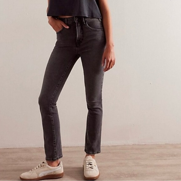 NWT, We The Free Low Maintenance Mid Rise Crop Boot Jeans in Washed Black Sz 32 - Picture 1 of 13